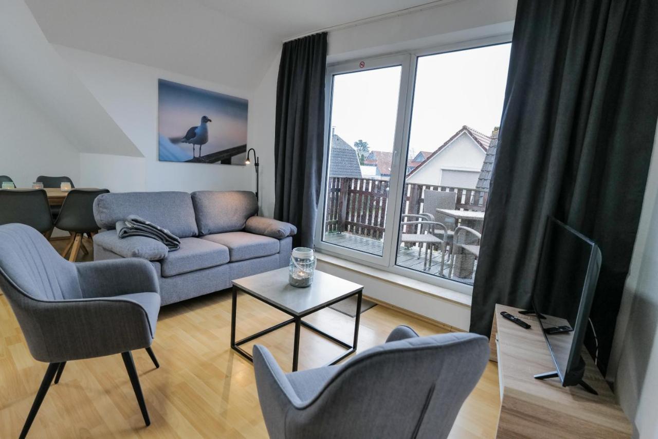 Ferienwohnungen Meerfarbig Zingst - Haustierfrei -Terrasse Mit Strandkorb Oder Balkon - E-Ladesaeule - Parkplatz - Wlan - Fahrradschuppen - Waschtrockner - Ruhig Und Zentral - Nichtraucher Exterior photo